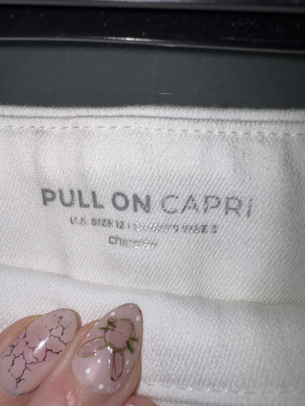 Chico's White Pull On Capris size 2/12